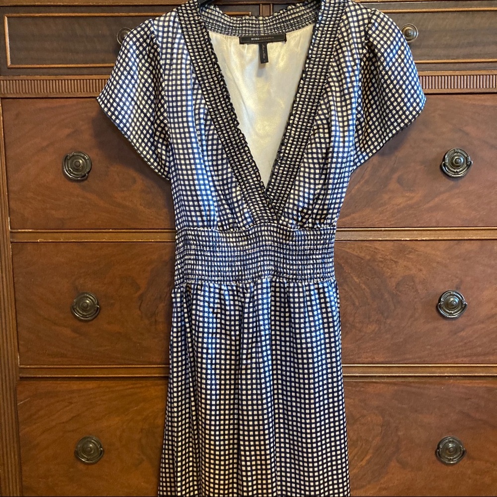 BCBGMaxAzria Silky Beige Navy Check V Neck Dress